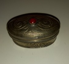 Ancienne petite boîte à