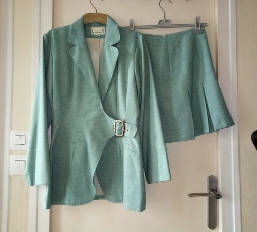 Joli tailleur jupe buenitas - @,