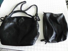 Sac seau noir et sa pochette 