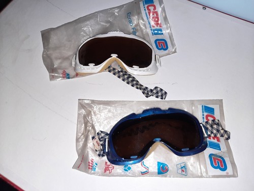 Lot deux anciennes paires - anciennes,
