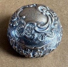 Boîte à pilules en argent