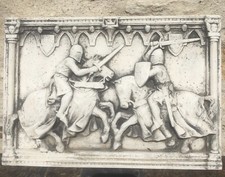 bas relief en plâtre scène