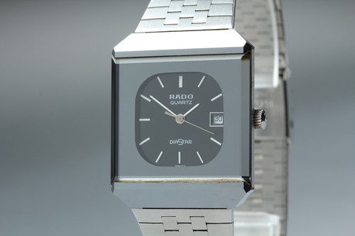 Presque comme neuve montre - *presque,