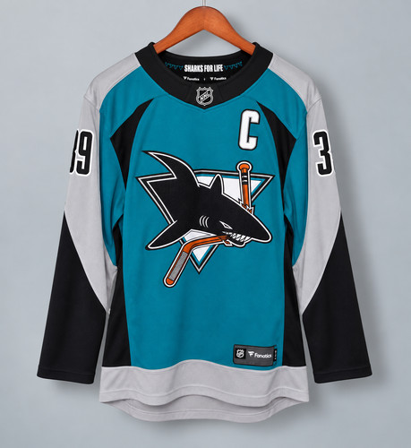 Nwt logan couture - nwt,