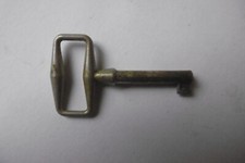 Clé Clef ancienne creuse / serrure meuble armoire tiroir. N°76