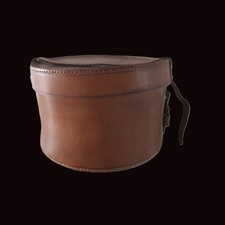 ancienne boite à chapeaux de petite taille : diamètre 15 cm x 10 cm en bon état