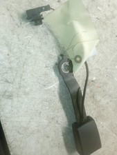 Attache ceinture avant gauche