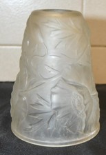 ANCIENNE TULIPE DE LAMPE OU LUSTRE EN VERRE MOULE ART -DECO