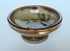 Petite coupelle sur pied en