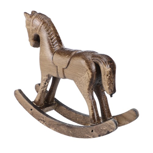 Statue cheval bascule en - de, À