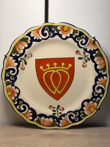 Assiette murale faïence