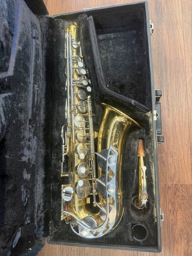 Vito alto saxophone - case,