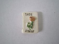 ANCIENNE FEVE EN PORCELAINE ROSE AMOUR