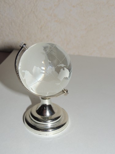 Mini globe sur - , socle