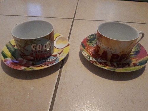 Lot tasses the - lot,