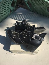 Bottines LA BOTTINE SOURIANTE ? Noire cloutées côtés ouverts rock ? Taille 39