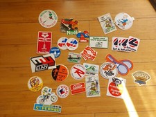 LOT D'AUTOCOLLANTS  , THEME DU SPORT , SKI , MOTO ( PERNOD ) , FOOT , TENNIS