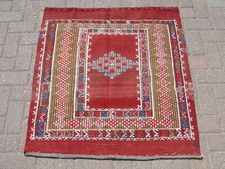 Tapis carré kilim rouge turc