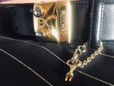 MOSCHINO ceinture cuir noir bon état taille 42 largeur 4 cm