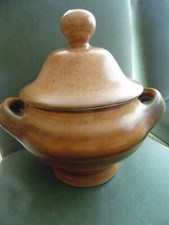 Grande soupière signée