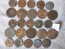 Lot de 25 Pièces De Monnaie Françaises Et Étrangères En Bronze 