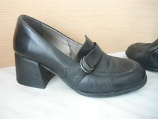 CHAUSSURES  DE MARCHE STYLE DERBY T 39  EN CUIR NOIR BOUCLE RONDE EN METAL