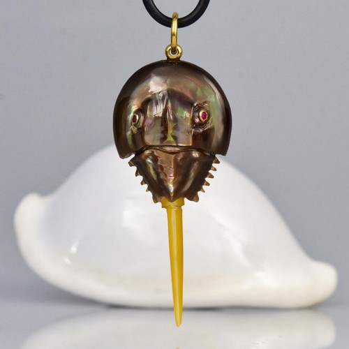 Pendentif limule nacre - en,