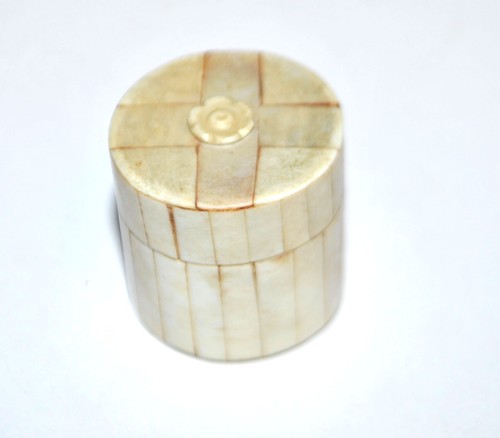 Boite ronde ancienne laiton - en,