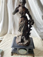 Pendule en marbre noir d'après Théodore Doriot – XIXe siècle – mécanisme à poids