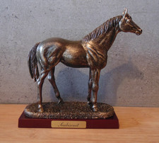 Statuette cheval de course en résine collection éditions Atlas
