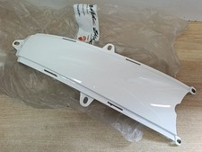UN CACHE CARENAGE PLASTIQUE DE