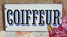 ANCIENNE ENSEIGNE double faces "COIFFEUR"/ PLAQUES BOMBÉES en TOLE ÉMAILLÉE