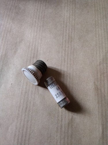 Ancien porte fusible - porte,