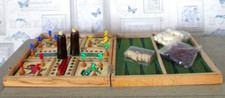 Ancienne valisette en bois Jeu d'échecs, dames, backgammon, dadas, voir photos