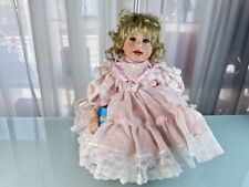 Poupée d'artiste poupée en