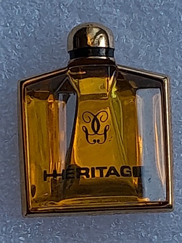 Pin doré guerlain - pin's,