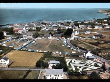 PIRIAC (44) CAMPING , GOLF MINIATURE & VILLAS en vue aérienne en 1967