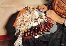 03 TRADITION DE LA DENTELLE LE CARREAU