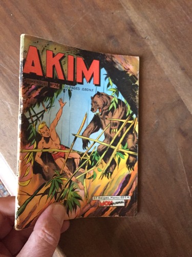 Petit format akim - format, 76