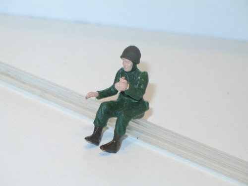 R40 dinky toys 1 soldat - dinky, toys,