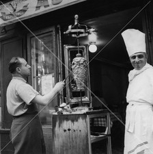 PHOTO PARIS  CHEF KEBAB NOIR ET BLANC - 1955 + 1956 - TIRAGE ARGENTIQUE