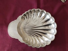 grand plat coquillage en métal argenté Christofle fleuron