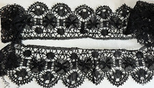 DENTELLE ANCIENNE - large GUIPURE de laine noire - 2 mètres - fin XIXème