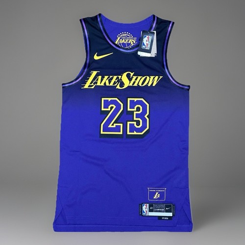Nwt authentique nike lebron - nwt,
