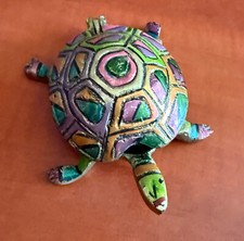 TORTUE EN LAITON/ MOSAÏQUE MULTICOLORE/ CARAPACE OUVRANTE/ XXI