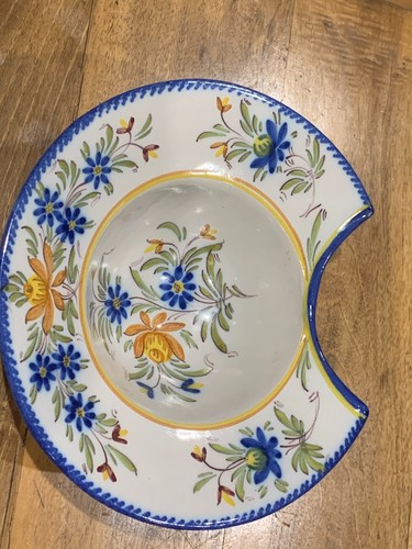 Plat barbe faïence - a,
