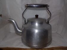 Grosse bouilloire ancienne