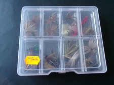 boite à mouche pleine de 34 mouches artisanales.