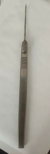 Ancien instrument chirurgie - ,