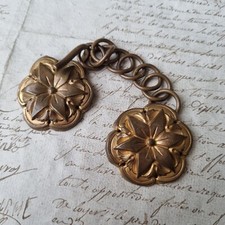 BOUCLE de Cape Ancienne Religieuse 1900 Eglise Laiton